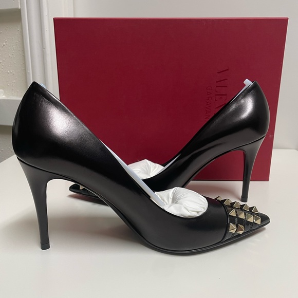 Valentino Garavani
Rockstud Alcove Leather Pumps - Picture 4 of 7